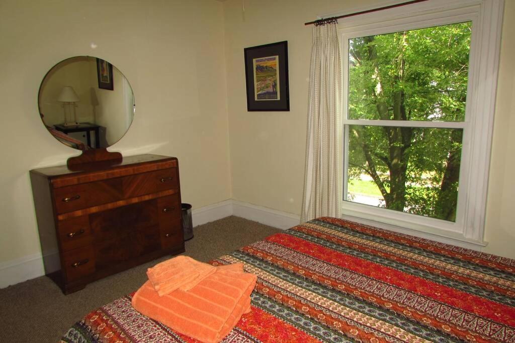 Falls Retreat - Walk To The Falls, The Casino And All Downtown Restaurants - Across From The Aquarium نياغارا فالس، نيويورك المظهر الخارجي الصورة